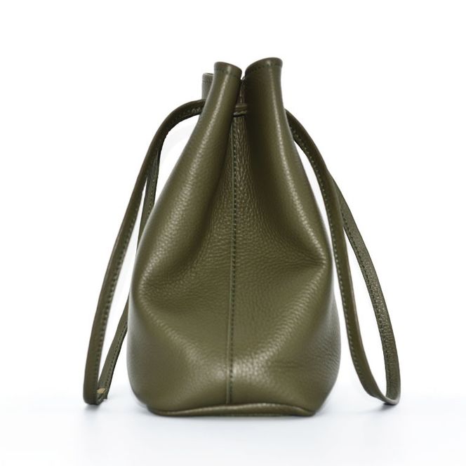 益子の革工房maharoの巾着バッグ（M）オリーブグリーン (AX140-1)