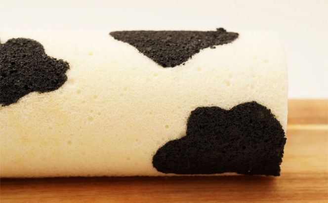 数量限定★うし君みるくロールケーキ おやつ ギフト 贈り物 洋菓子 人気 厳選 袋井市 お菓子 スイーツ デザート フワフワ しっとり 乳牛 ホワイトチョコレート コンデンスミルク 上質 生クリーム 子供 年配 