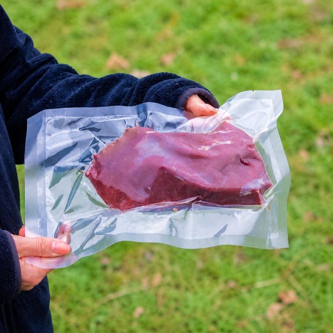 天然ジビエ肉 (冷凍) ブロック肉 1kg (シカ肉) クール便 / ジャーキー シカ ペット フード 肉鹿 おやつ 犬用 ドッグフード 生肉【wmk946-gibi-block】
