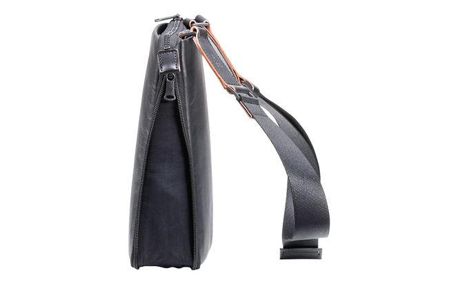 豊岡鞄 L.E.D BITES HORSE ショルダーバッグ B301T ブラック / エルイーディーバイツ メンズ 紳士 馬革 ブランド 薄マチ スマートシルエット アオリポケット シンプル スーツ カジュアル バッグ カバン かばん 鞄 木和田正昭商店