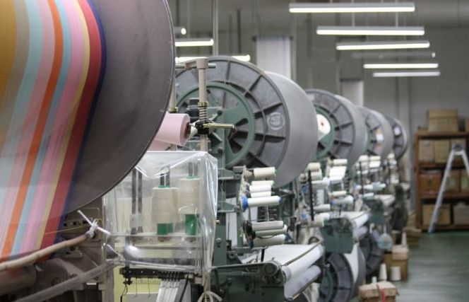 099H1874 【スピード発送】 エアーミニバスタオル2枚セット（ホワイト／ライトグレー）【泉州タオル 国産 吸水 普段使い シンプル 日用品 家族 ファミリー】