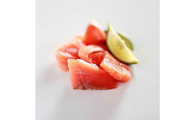 讃岐の極上スモークサーモン切落し　300g 魚貝類 加工食品 美味しい脂 濃い旨味 ノルウェー産 アトランティックサーモン 