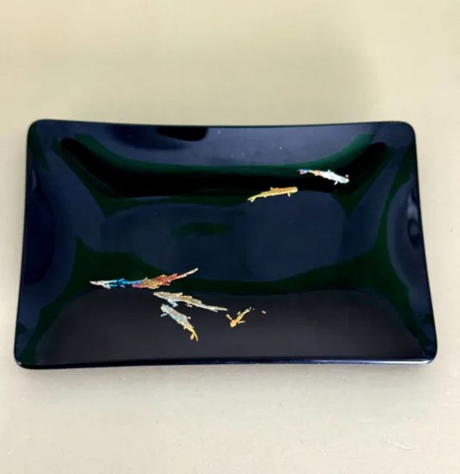 角小皿 鯉 漆黒 ［NF134］ 303446_CU90060VC02