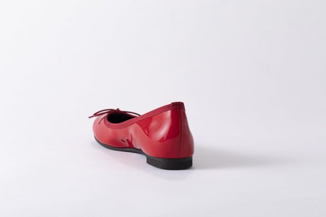 美脚に導く骨盤ケアシューズyui エナメル ダークレッド【サイズ26.0cm】DG010VC07