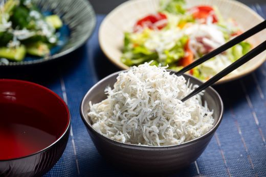 【冷蔵】釜あげしらす(ちりめん) 約1kg - 国産 ちりめん しらす シラス 稚魚 魚介 魚 海産物 天日干し 釜茹で ドロメ サラダ 和え物 アレンジ 料理 ご飯のお供 三浦屋海産 高知県 香南市 冷蔵 mu-0008