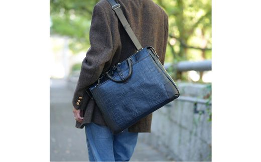 【高島屋選定品】豊岡鞄 craftsmanshipクロコ型ブリーフ (197712) ミッドナイト  / 木和田正昭商店 クロコダイル調 本革 ブリーフケース ビジネスバッグ メンズ ビジネスカジュアル カバン バッグ A4ファイル収納 手持ち ショルダーベルト付属 2way