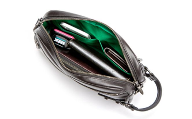 Tajima Cowhide 2Wayポーチ / ポーチ 大きめサイズ 2WAY 肩掛け 手持ち ブラック グリーン 牛革 軽量 経年変化 但馬牛 タジマカウハイド かばん カバン バッグ 鞄