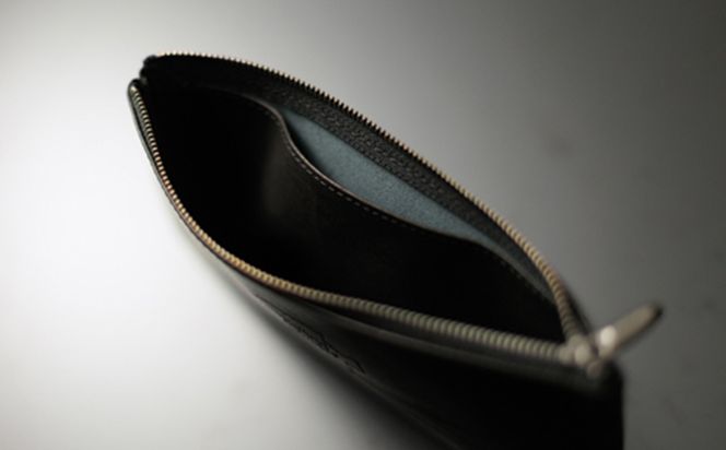 Tajima Cowhide 薄型ポーチ / ポーチ 薄型 仕切り収納 ブラック 牛革 軽量 経年変化 カード 通帳 保険証 文房具 スマホ イヤホン 但馬牛 タジマカウハイド かばん カバン バッグ 鞄